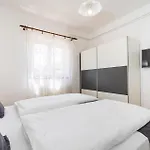 Lovely Home In Murvica Ferienhaus