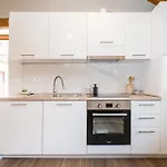 6 Bedroom In *