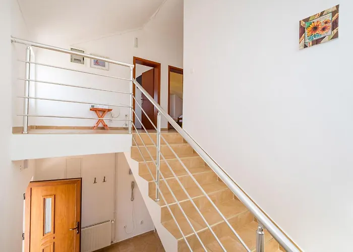 6 Bedroom In