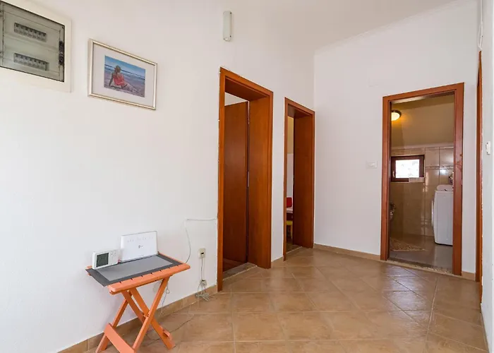 6 Bedroom In Vakantiehuis Murvica (Policnik)