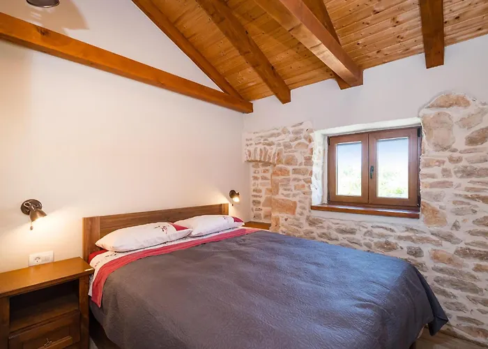 6 Bedroom In *