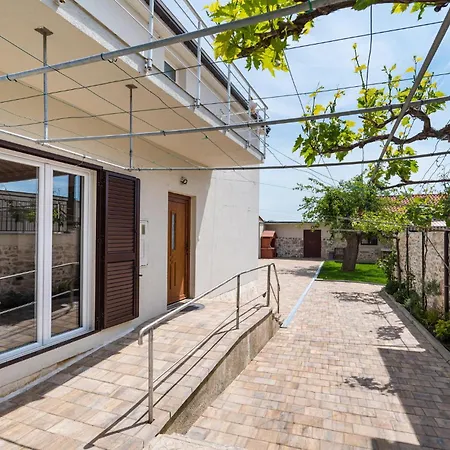 Pet Friendly In With Kitchen * Murvica (Policnik)