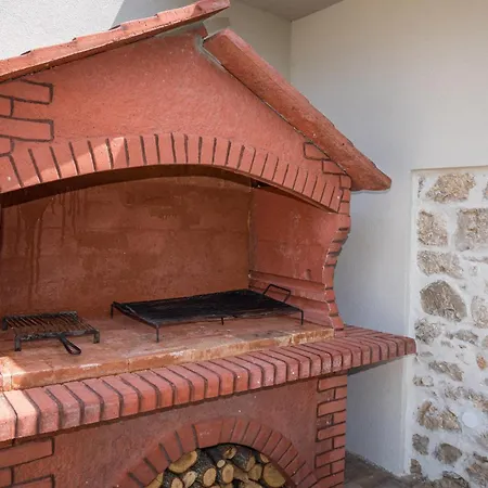 Pet Friendly In With Kitchen